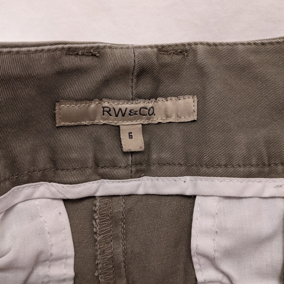 RW&Co Shorts - Picture 2 of 3
